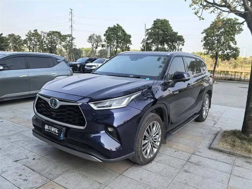 Toyota Highlander — фото 1