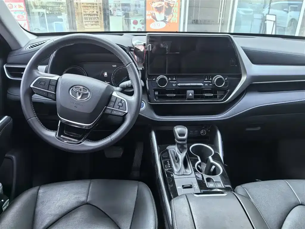 Toyota Highlander — фото 6