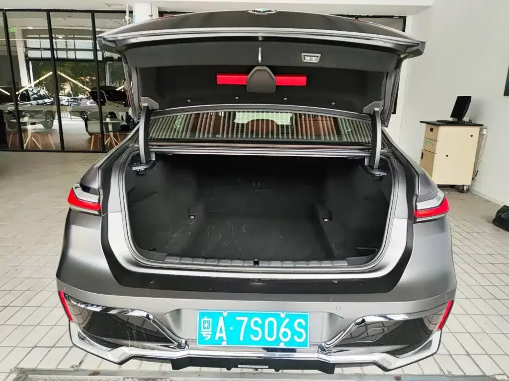 BMW 7 Series 2025 из CN, фото 8
