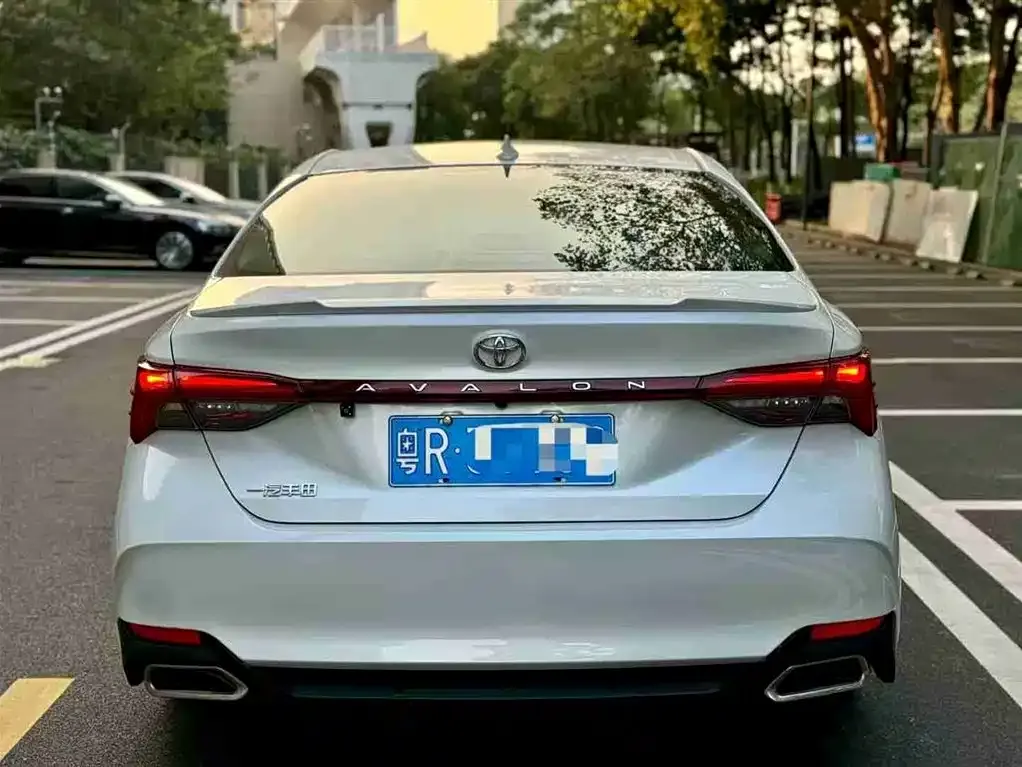 Toyota Avalon 2023 из CN, фото 2