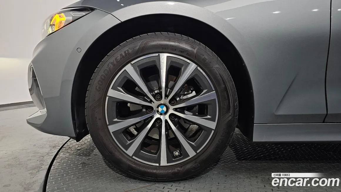 BMW 3-Series 2023 из KR, фото 8