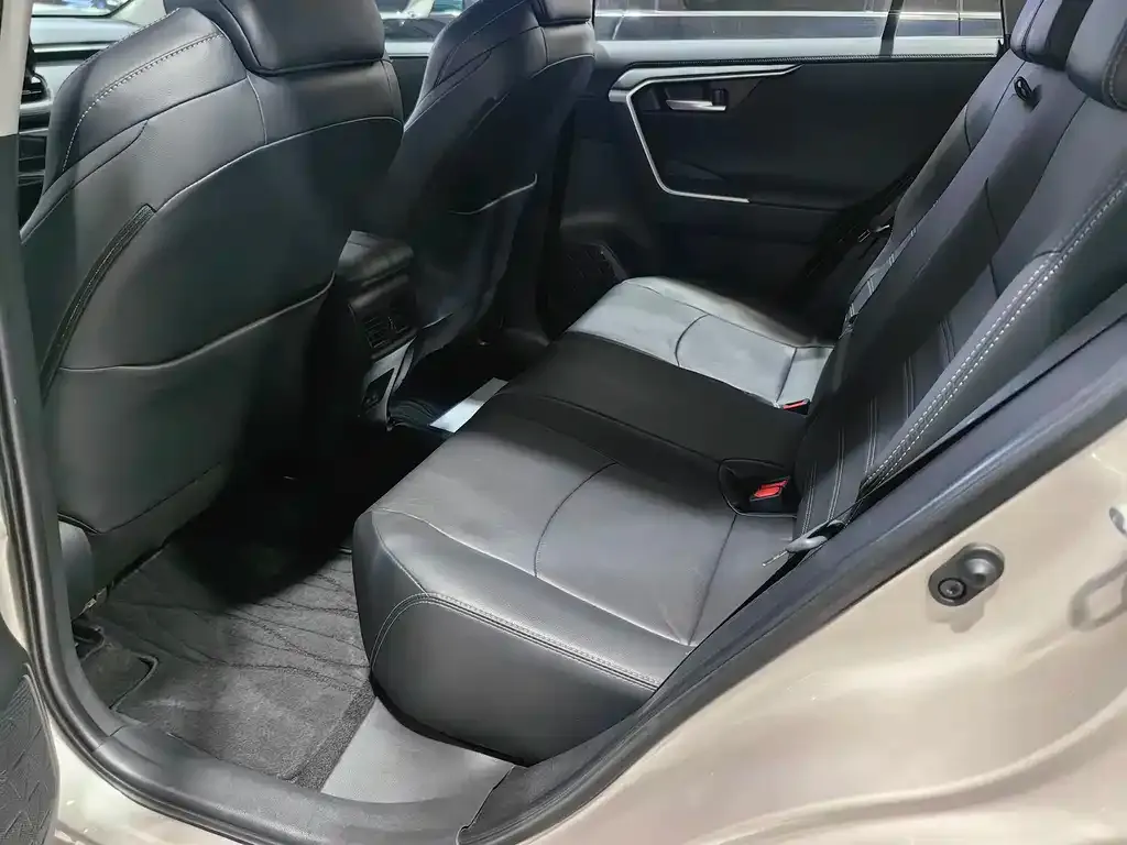 Toyota Wildlander 2023 из CN, фото 5