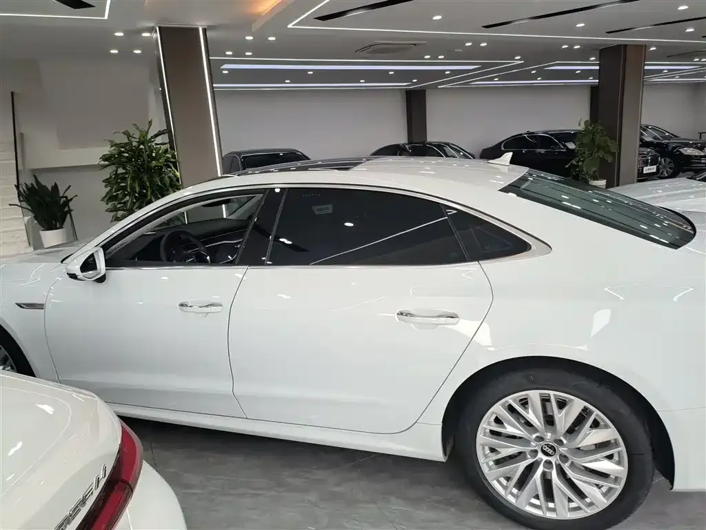 Audi A7L — фото 7