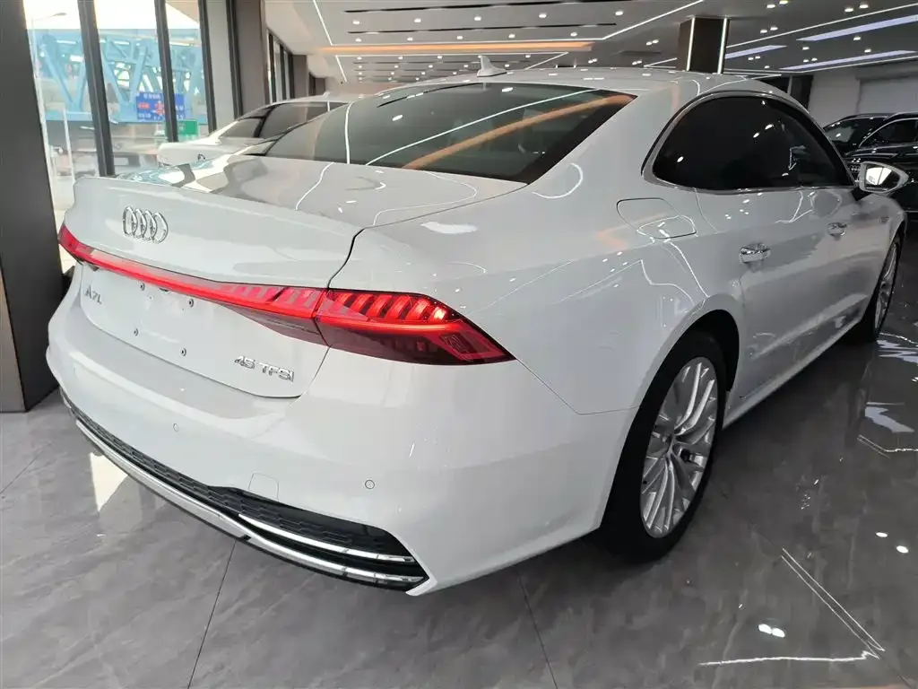 Audi A7L — фото 9