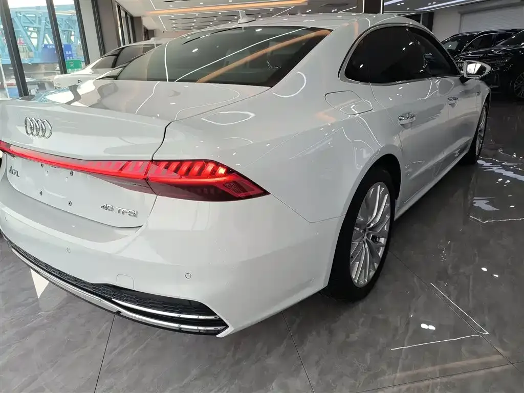 Audi A7L — фото 6