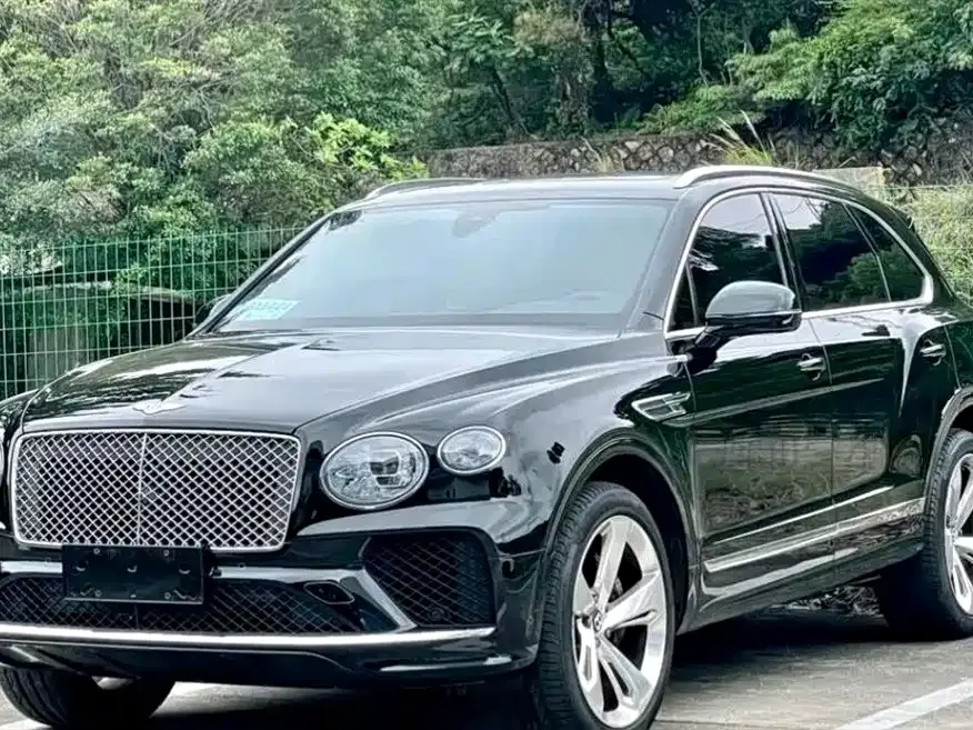 Bentley Bentayga 2023 из CN, фото 1