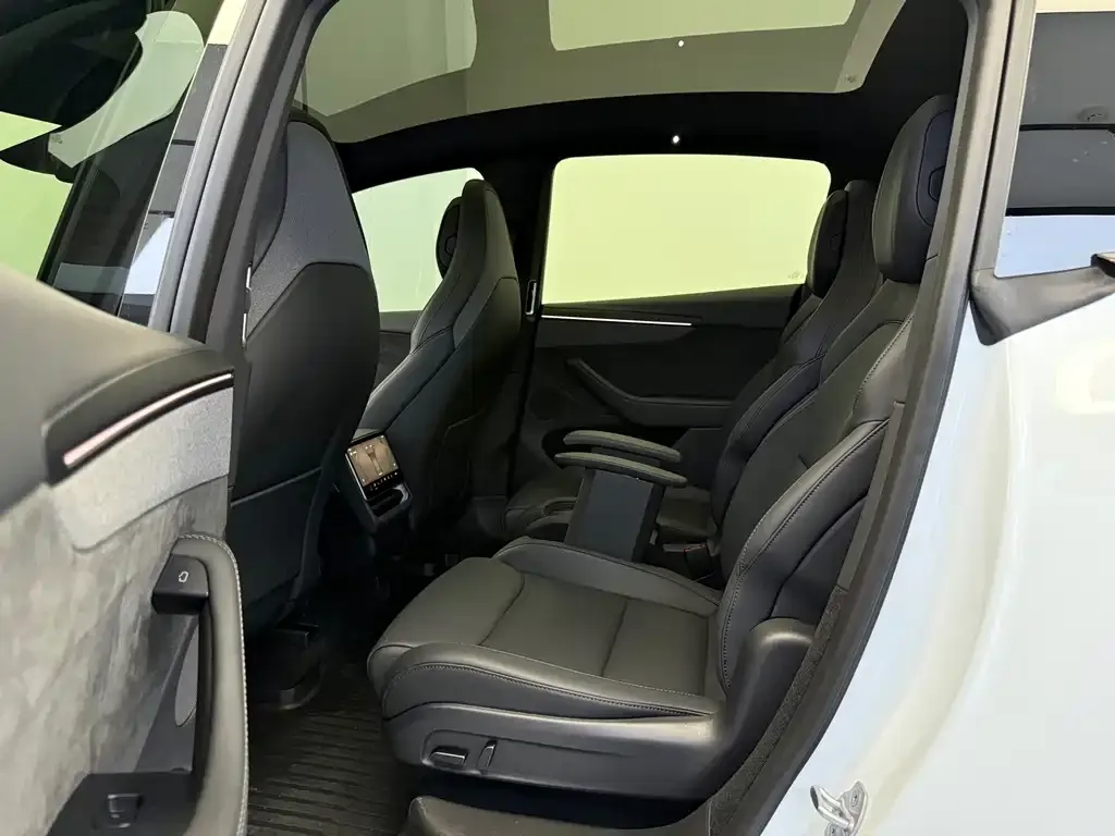 Tesla Model Y L 2025 из CN, фото 7