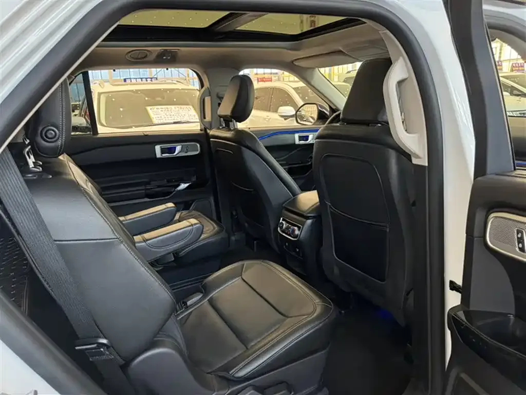 Ford Explorer 2021 из CN, фото 2