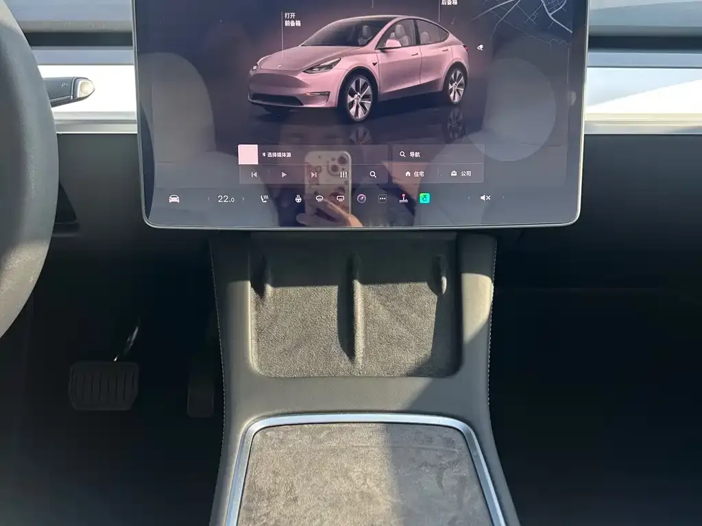 Tesla Model Y — фото 10