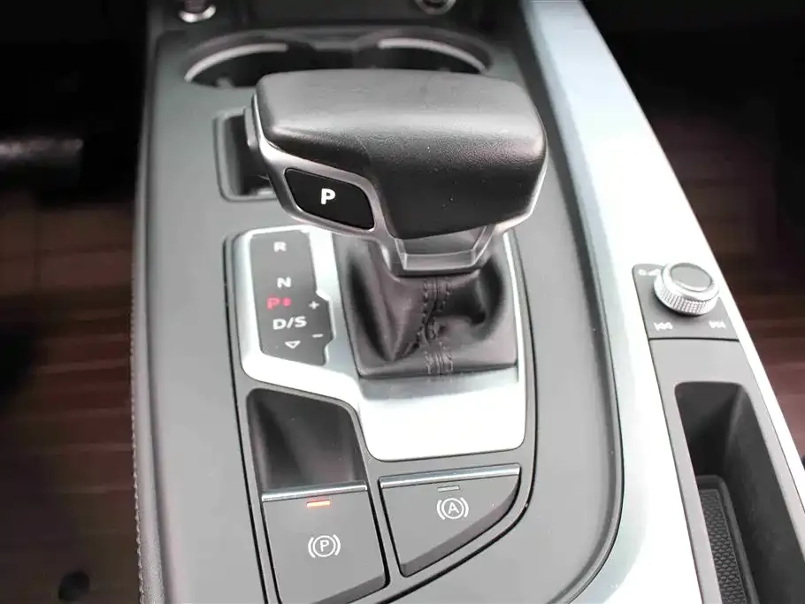 Audi A4L 2023 из CN, фото 5