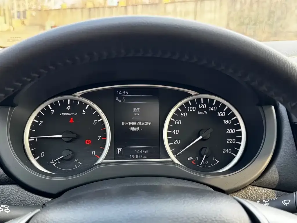 Nissan Tiida 2024 из CN, фото 3