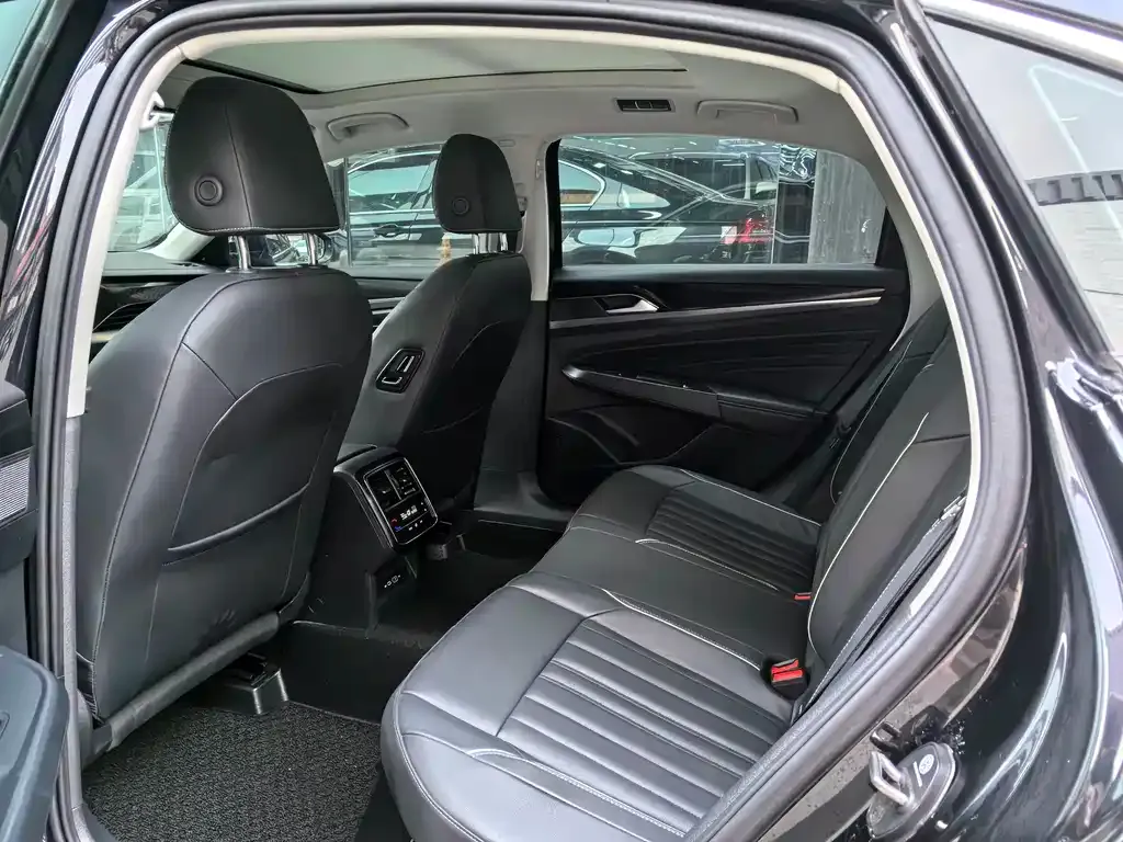 Volkswagen Passat — фото 9