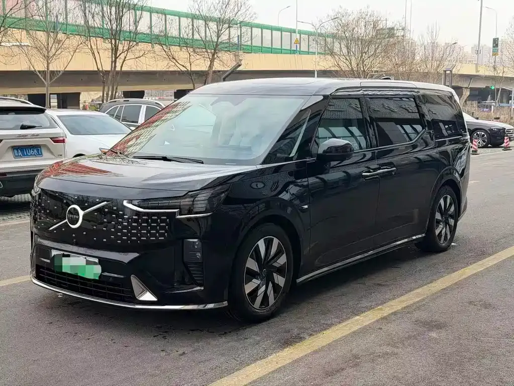 Volvo EM90 2024 из CN, фото 1