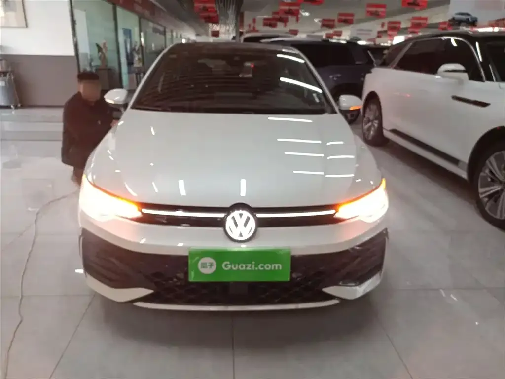 Volkswagen Golf 2024 из CN, фото 4