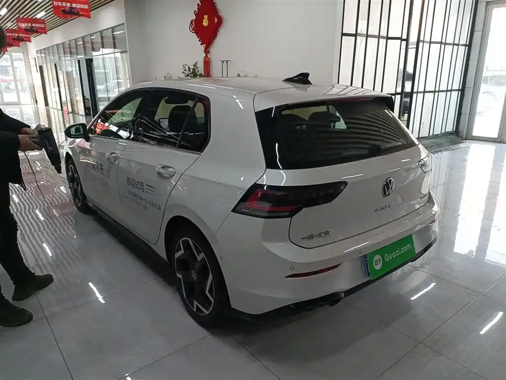 Volkswagen Golf 2024 из CN, фото 10