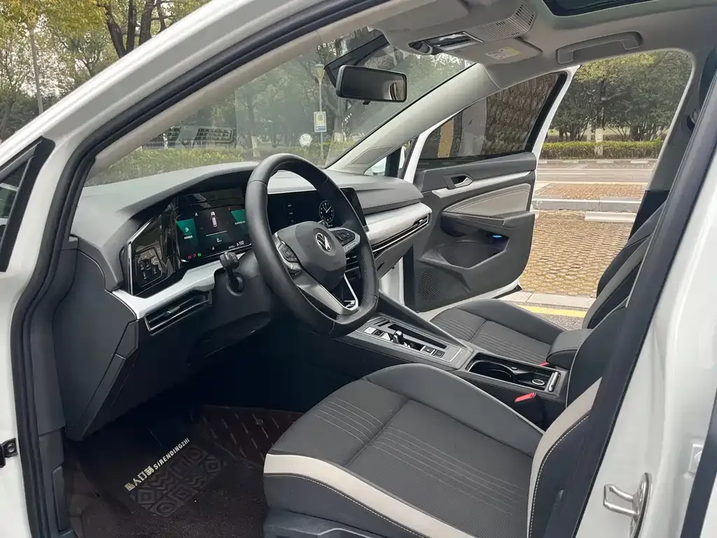 Volkswagen Golf 2021 из CN, фото 2