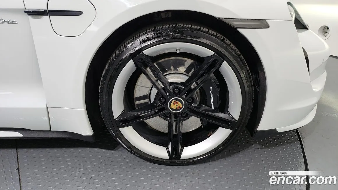 Porsche Taycan 2021 из KR, фото 8