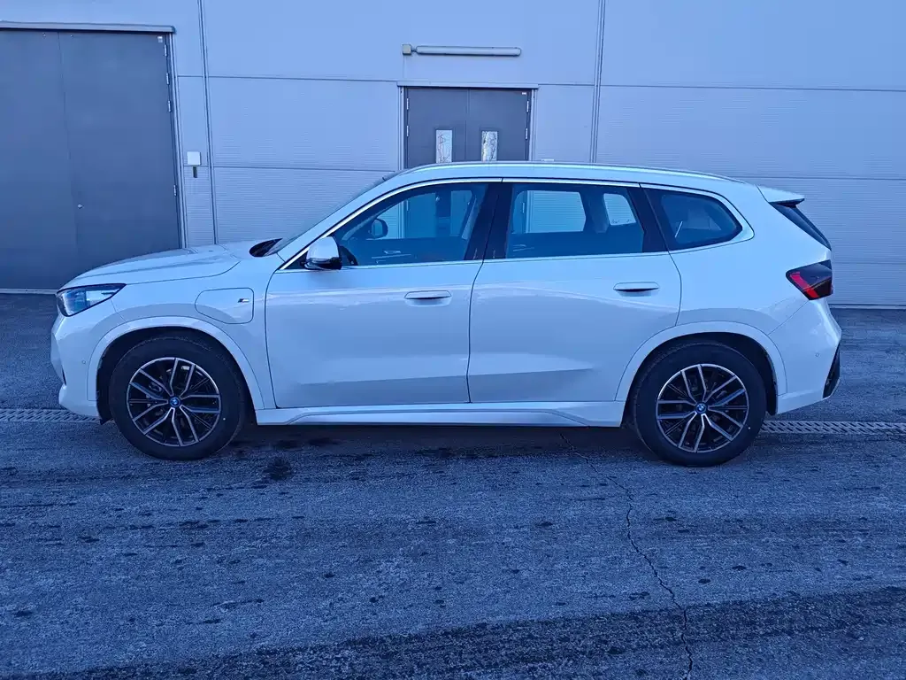BMW iX1 2025 из CN, фото 8