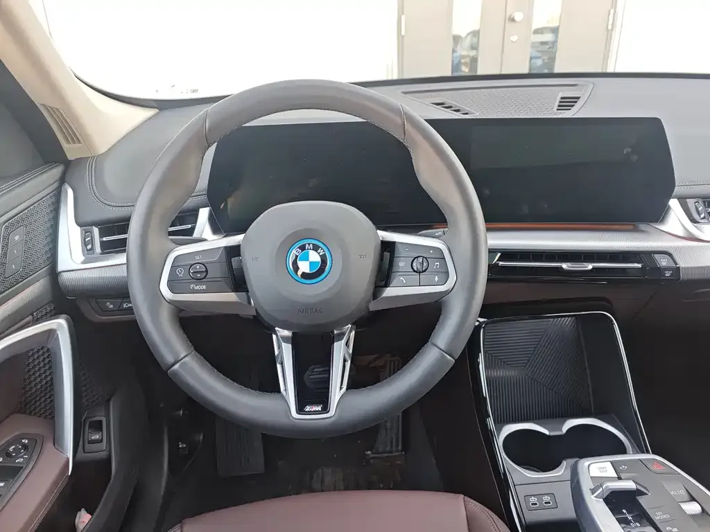 BMW iX1 2025 из CN, фото 3