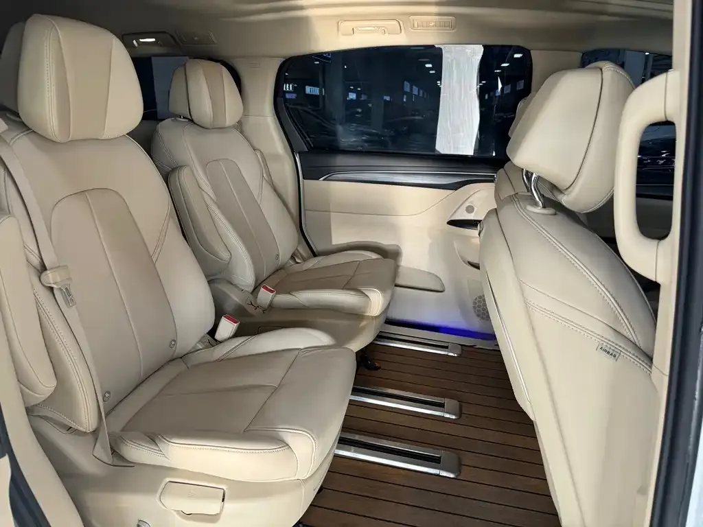 Buick GL8 2022 из CN, фото 2