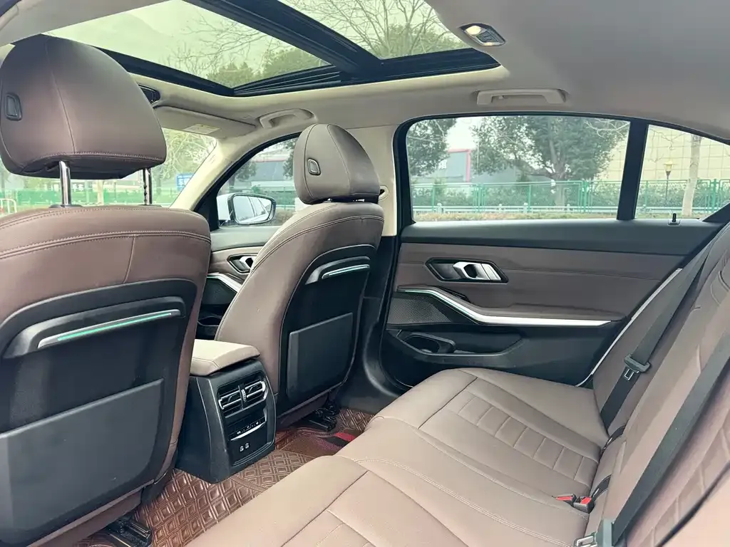 BMW 3 Series 2021 из CN, фото 3