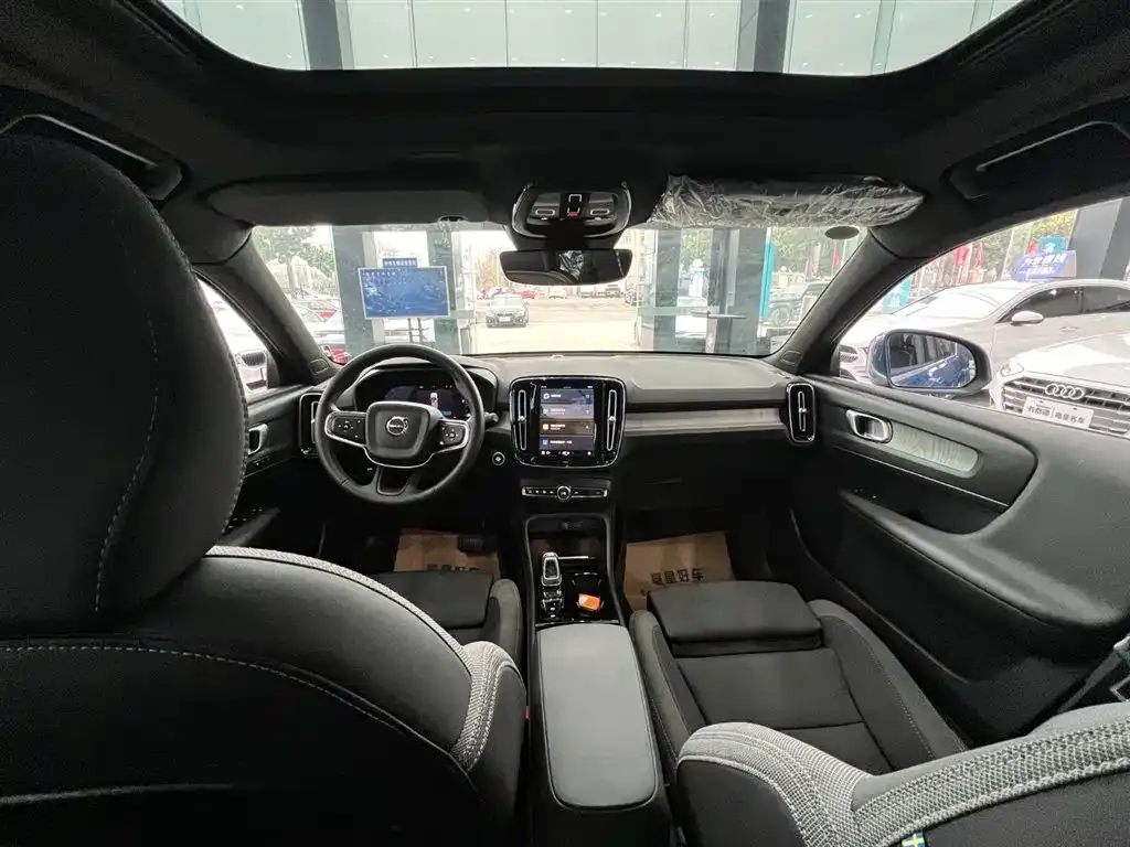 Volvo XC40 2025 из CN, фото 3