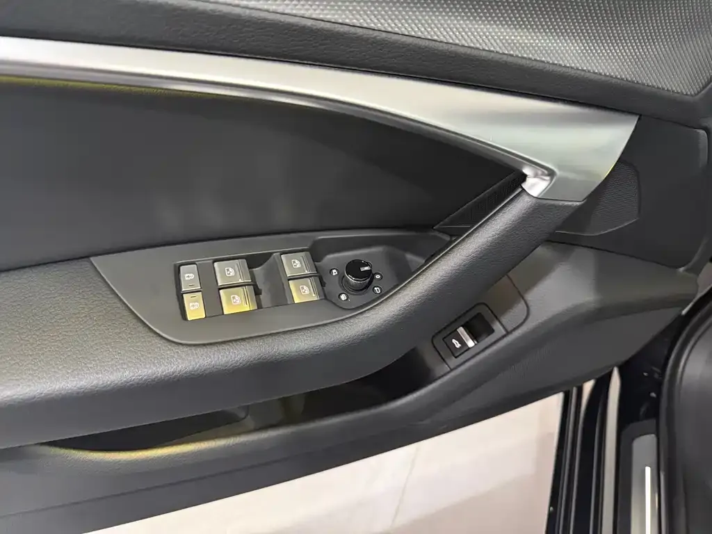 Audi A6L 2024 из CN, фото 8