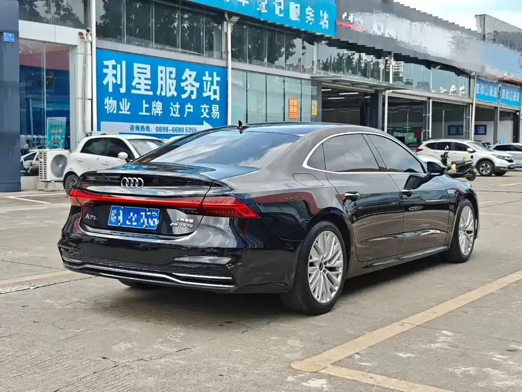 Audi A7L 2024 из CN, фото 4