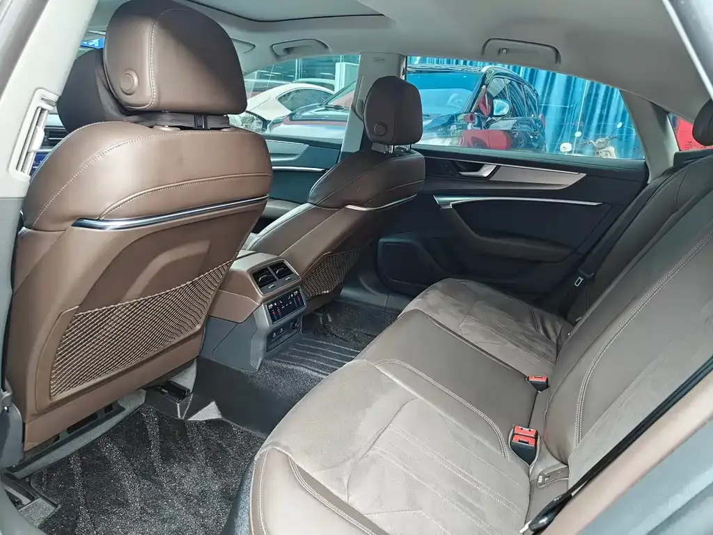 Audi A7L 2024 из CN, фото 5