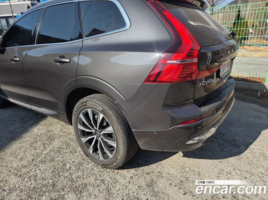 Volvo XC60 — фото 10