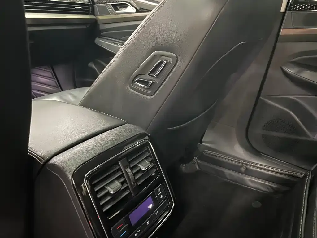 Volkswagen Passat — фото 7