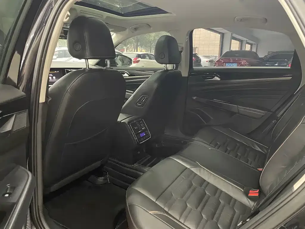 Volkswagen Passat — фото 6
