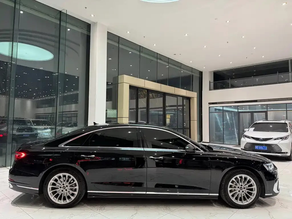 Audi A8 2024 из CN, фото 7