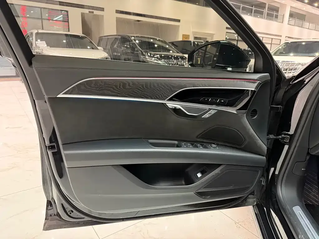 Audi A8 2024 из CN, фото 5