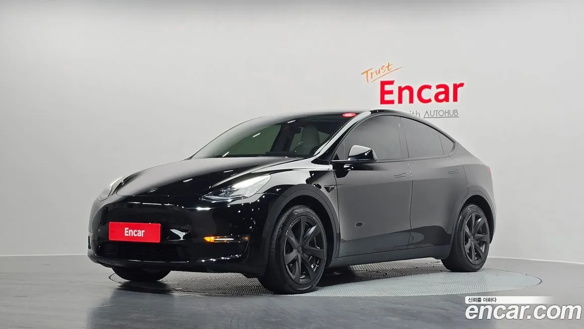 Tesla Model Y — фото 1