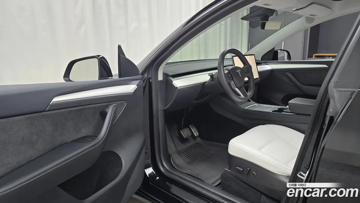 Tesla Model Y — фото 10