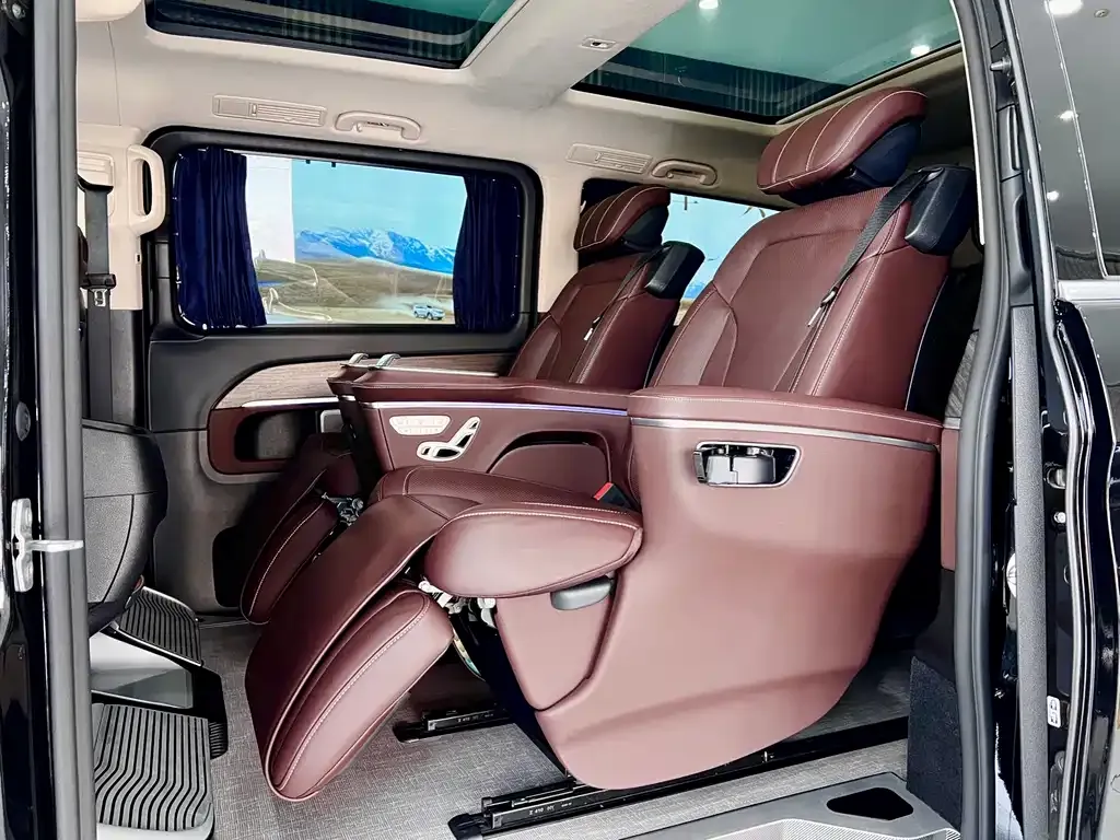 Mercedes-Benz V-Class 2025 из CN, фото 4