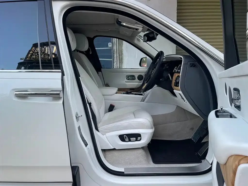 Rolls-Royce Cullinan 2025 из CN, фото 10