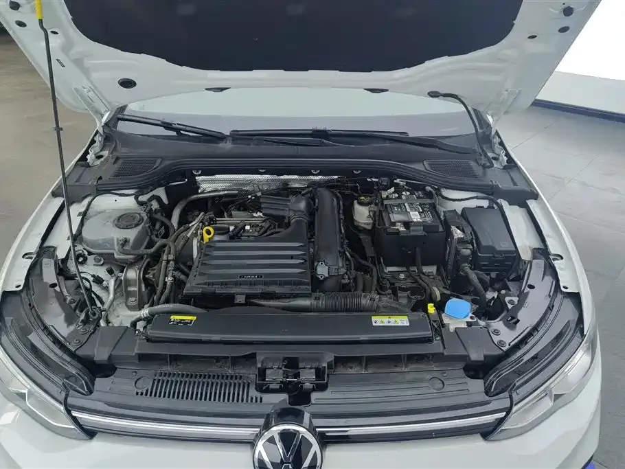 Volkswagen Golf 2024 из CN, фото 6