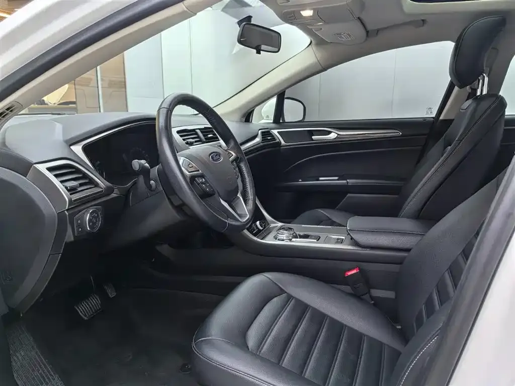 Ford Mondeo 2021 из CN, фото 2