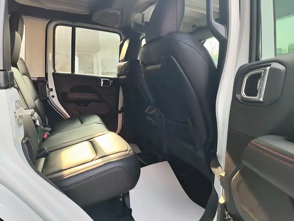 Jeep Wrangler 2023 из CN, фото 8