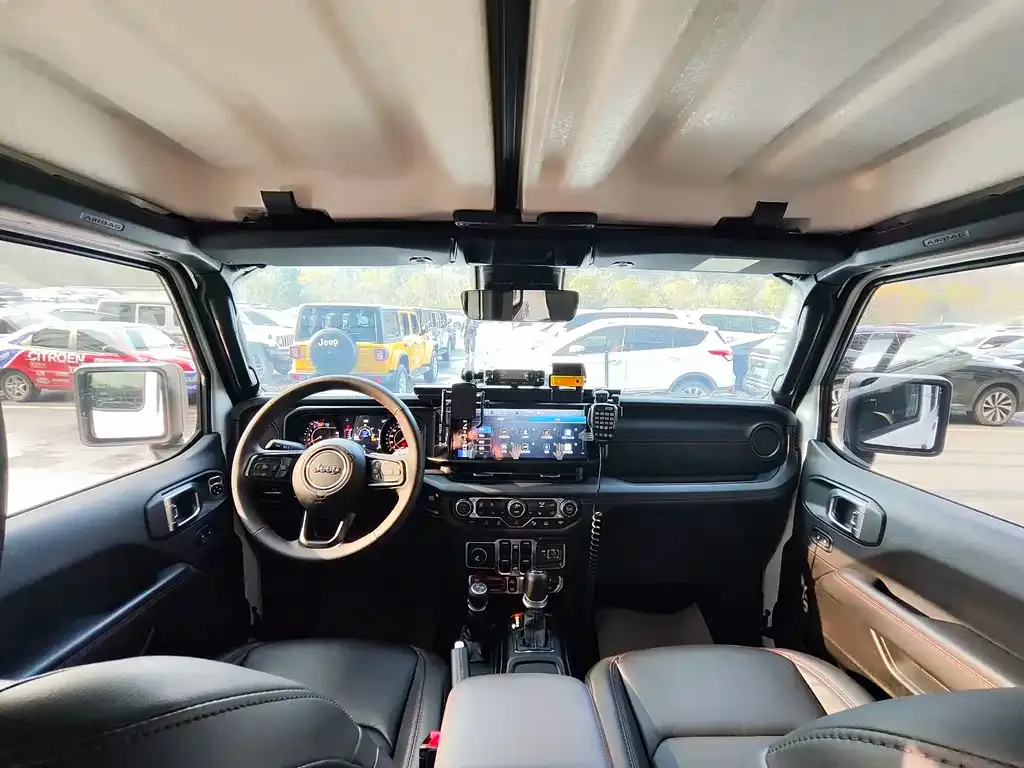 Jeep Wrangler 2023 из CN, фото 2