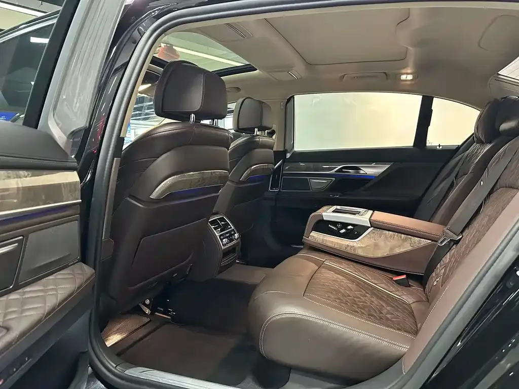 BMW 7 Series 2022 из CN, фото 3
