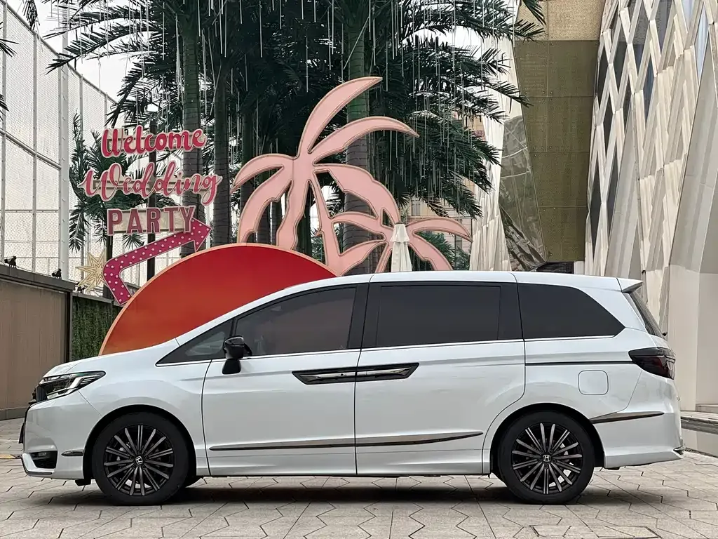 Honda Elysion 2024 из CN, фото 7