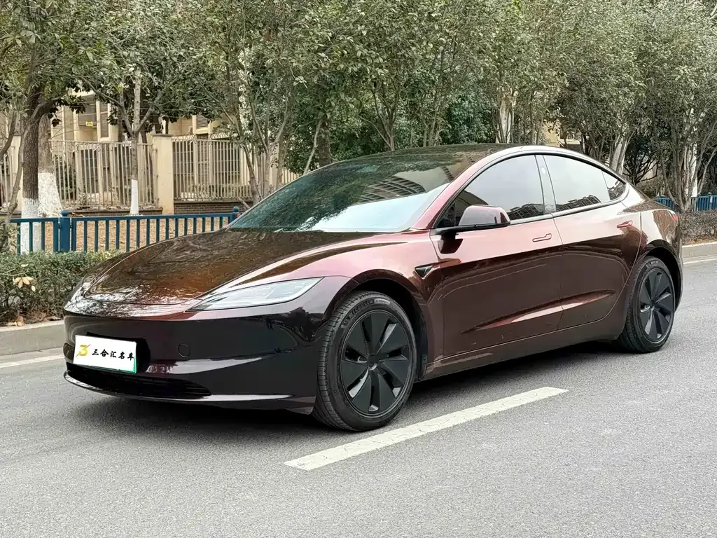 Tesla Model 3 — фото 1