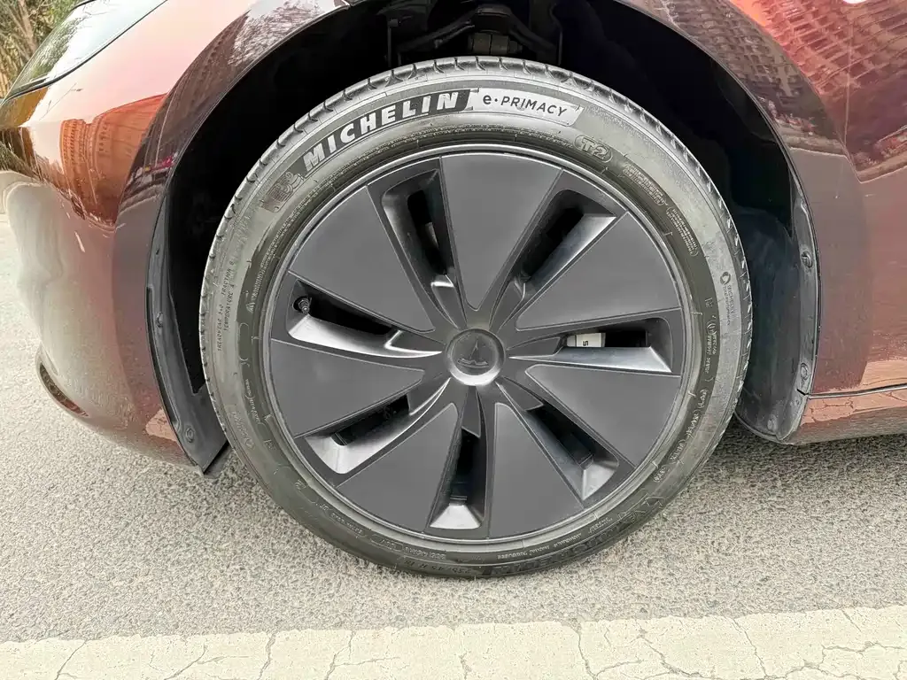 Tesla Model 3 — фото 6