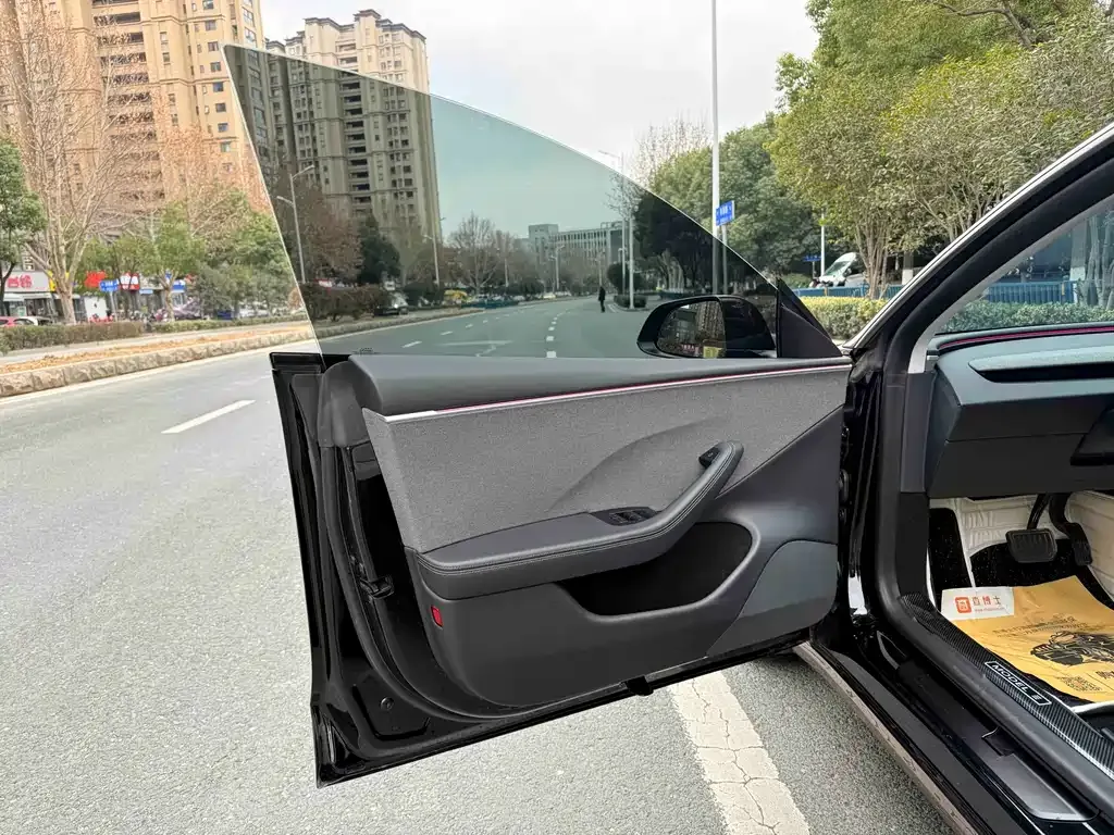 Tesla Model 3 — фото 10