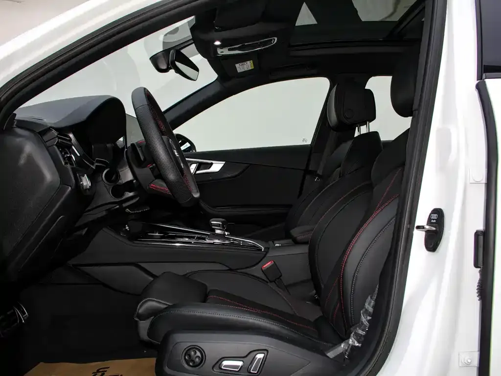 Audi A4L 2025 из CN, фото 4