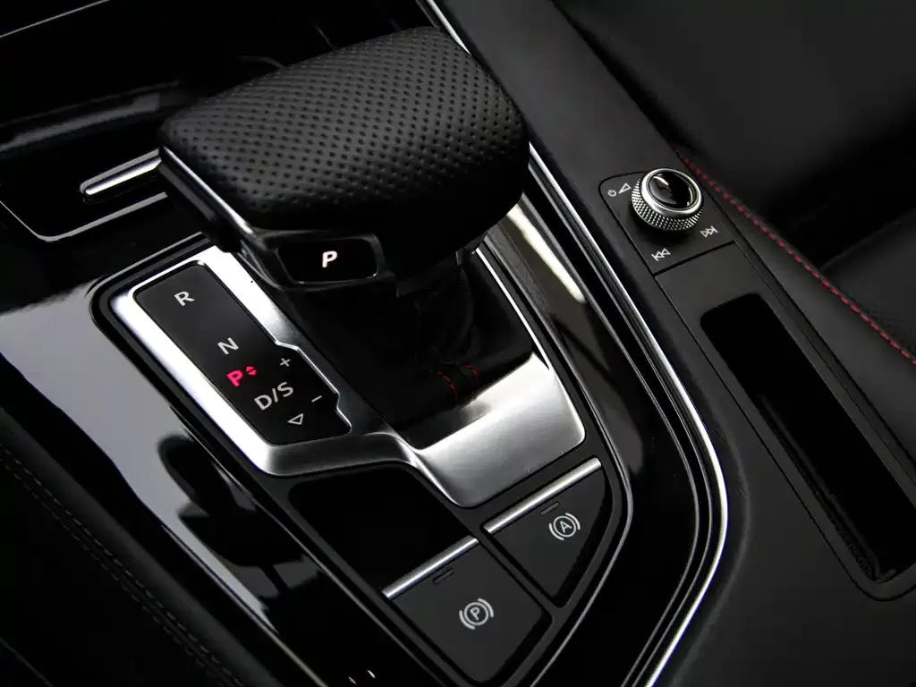 Audi A4L 2025 из CN, фото 3
