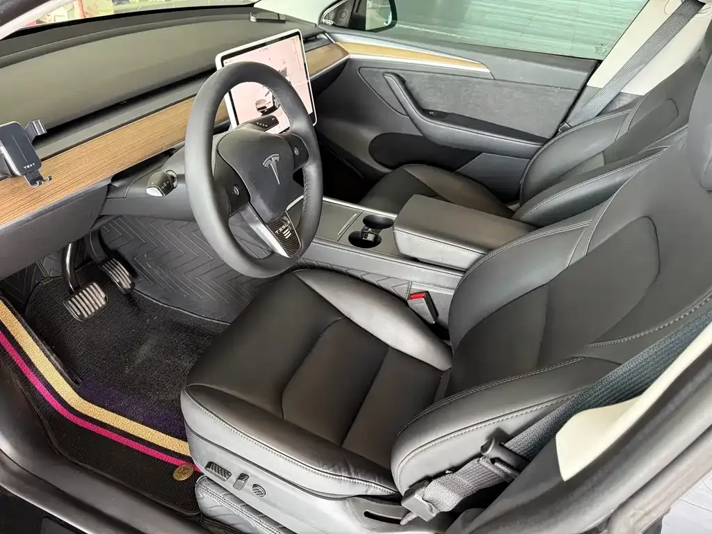 Tesla Model Y — фото 7